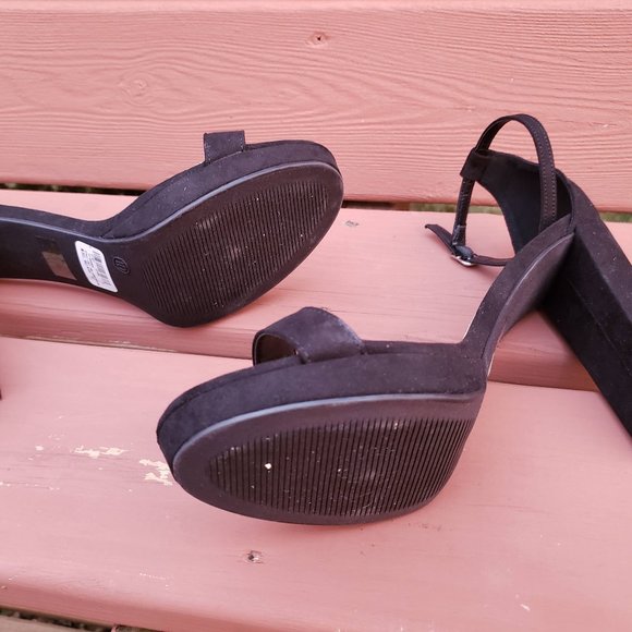 Essential Suede Platform Heels - 10 - Black - Picture 4 of 6